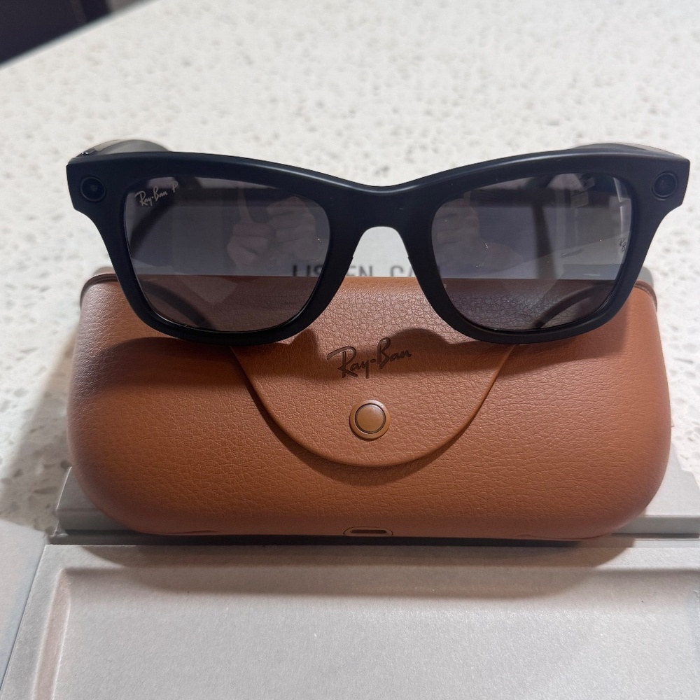 Ray Ban Meta AI Men’s Glasses - Regular Size - POLARIZED - Picture 6 of 7